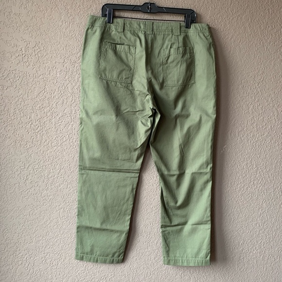 Signature for Nordstrom light weight cotton capris - Picture 13 of 14